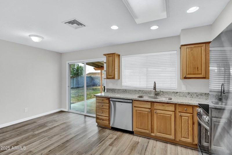 2602 W Fremont Dr-11