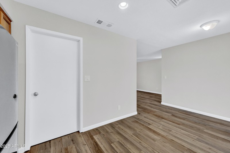 2602 W Fremont Dr-12