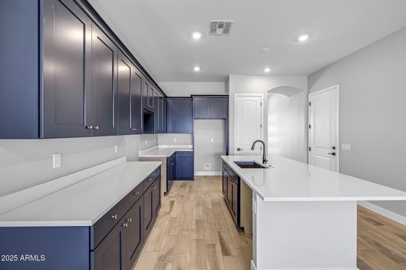 9)KITCHEN