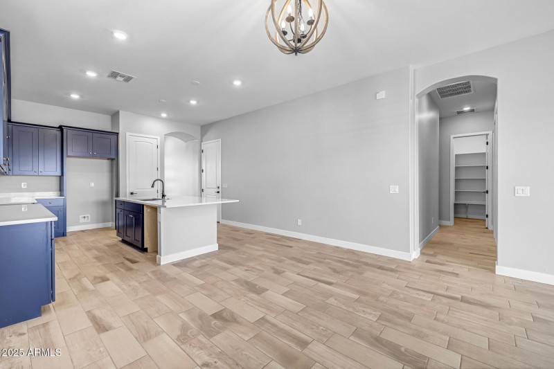12)KITCHEN
