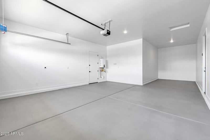 28)GARAGE