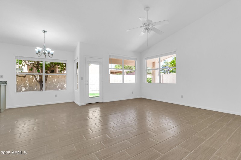 1511 W Wildhorse Ct-5
