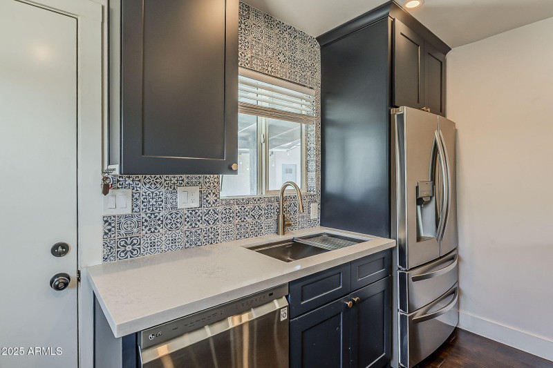 14-web-or-mls-North 25th-14