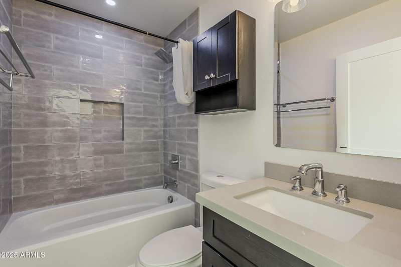 23-web-or-mls-North 25th-23