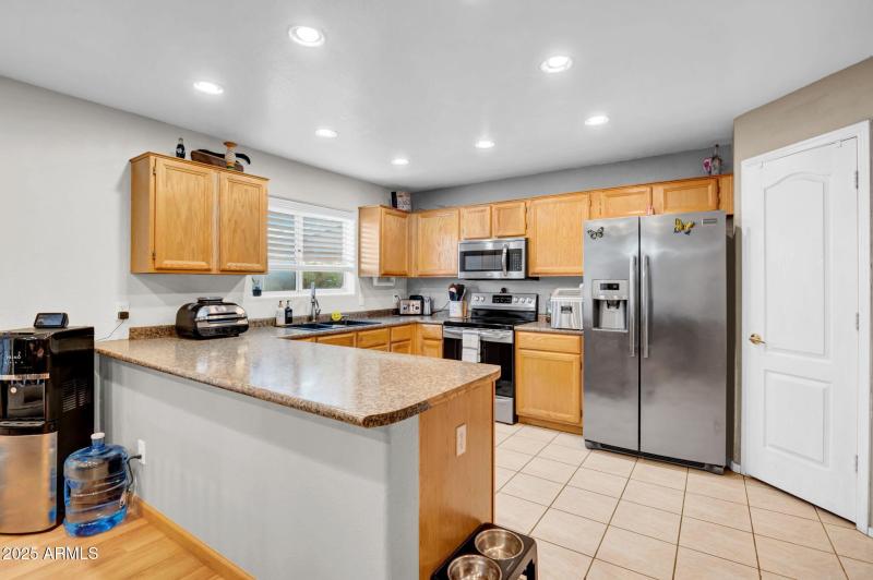 11-web-or-mls-1949 E Aire Libre Ave-11