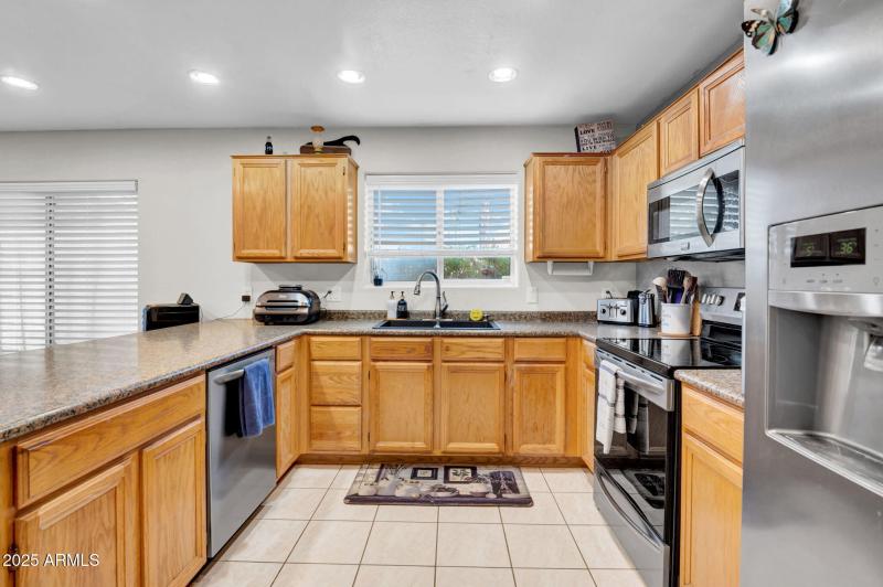 12-web-or-mls-1949 E Aire Libre Ave-12