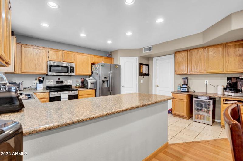 13-web-or-mls-1949 E Aire Libre Ave-13