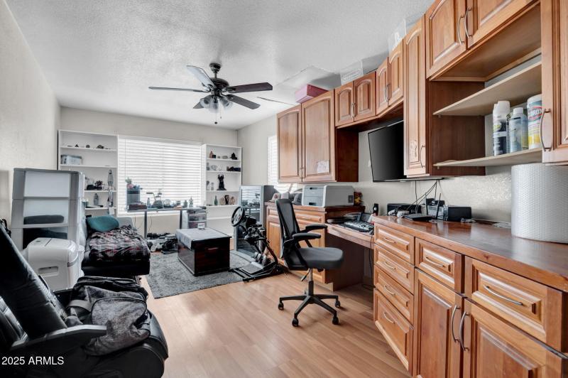 17-web-or-mls-1949 E Aire Libre Ave-17