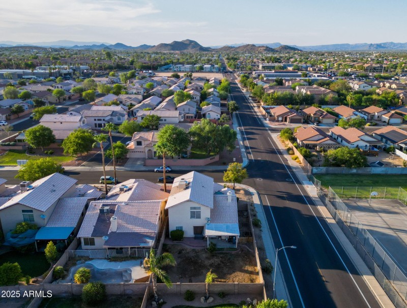 33-web-or-mls-1949 E Aire Libre-33