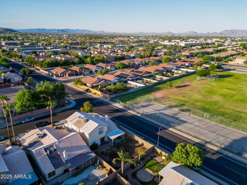 34-web-or-mls-1949 E Aire Libre-34