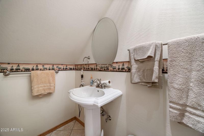 GUEST SUITE BATHROOM