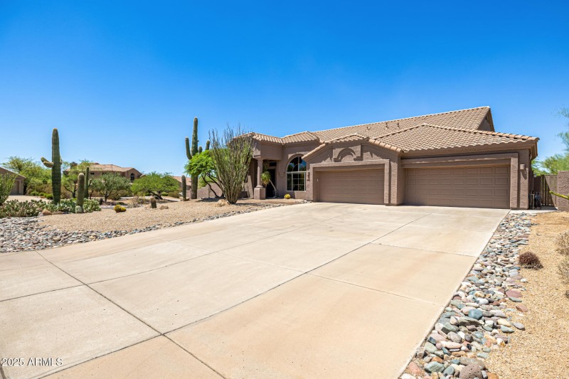 Spacious Driveway & 3-Car Garage