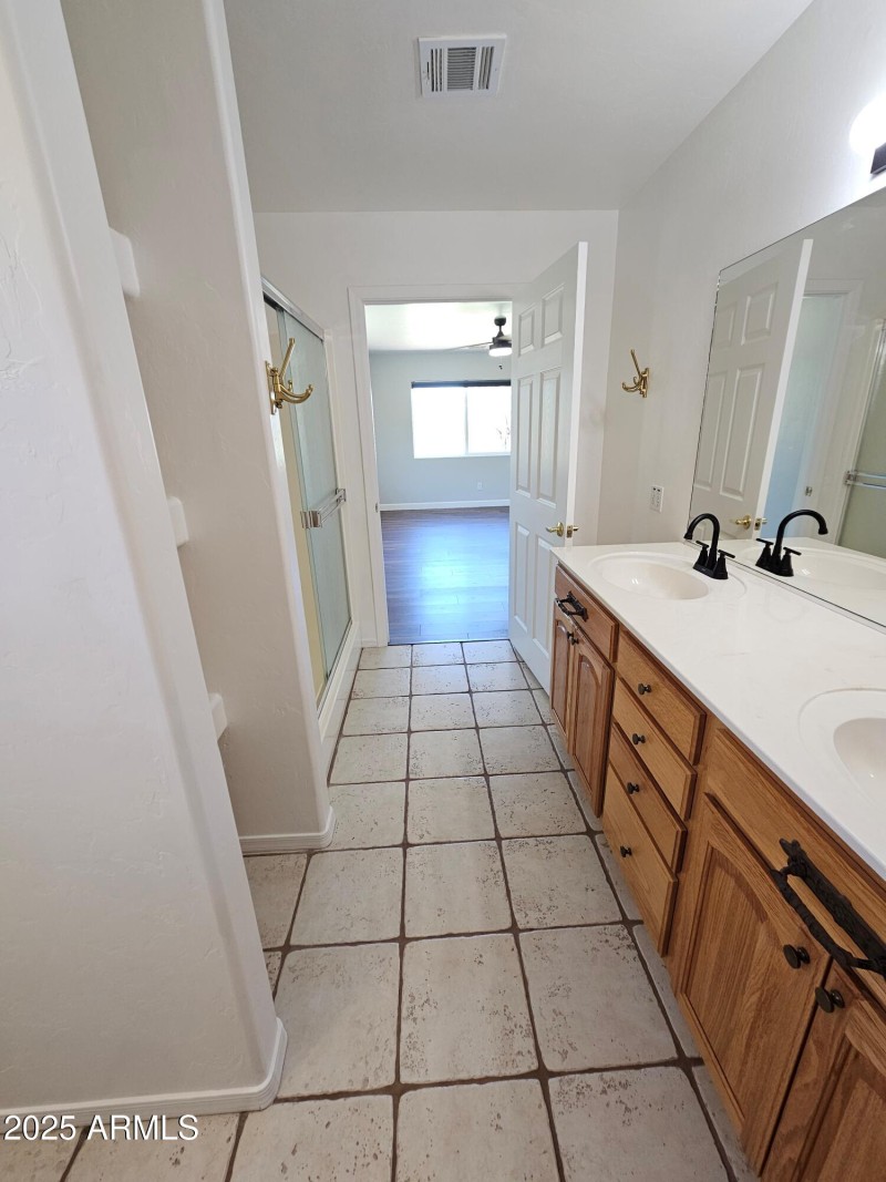 primary bath from far wall