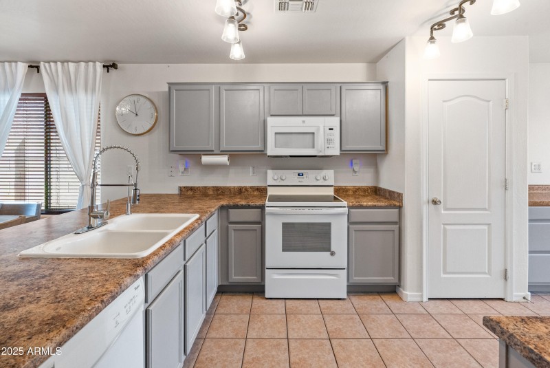 4108 S 250th Ln-3