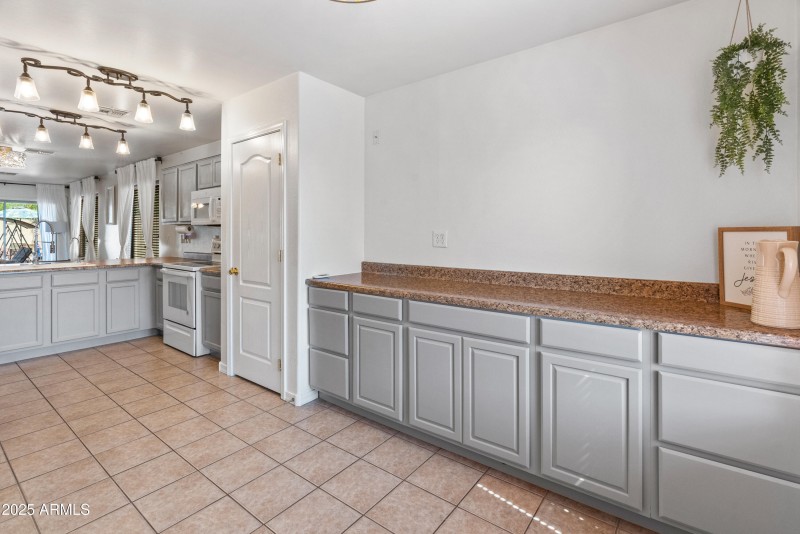 4108 S 250th Ln-8