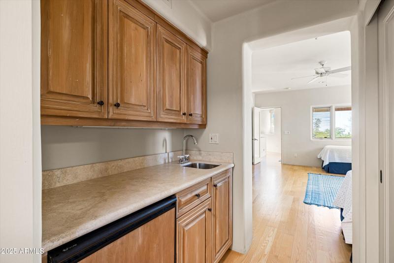 Guest suite upper level