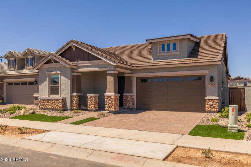 1a)FRONT OF HOME