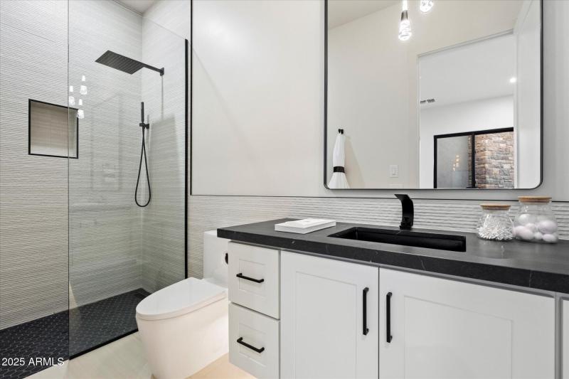 Office/Bedroom 2 Bathroom