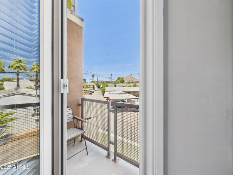 CAM02404G0-PR0130-STILL012