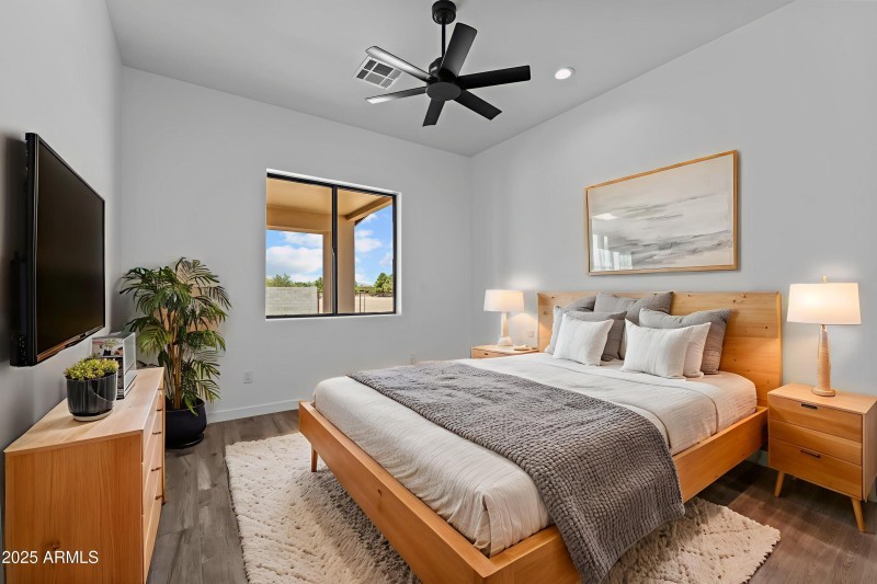 500-06025-KLS Bedroom 2