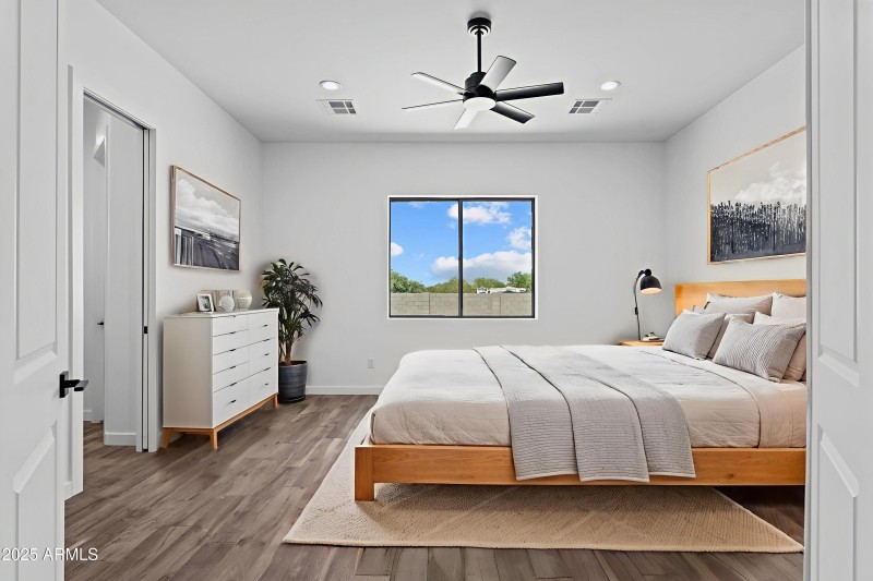 500-06025-KLS Master Bedroom - Scandinav