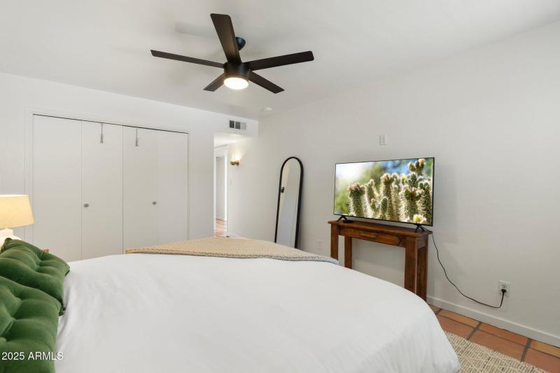 large-019602df-4bfc-7304-bbea-83373c98a6