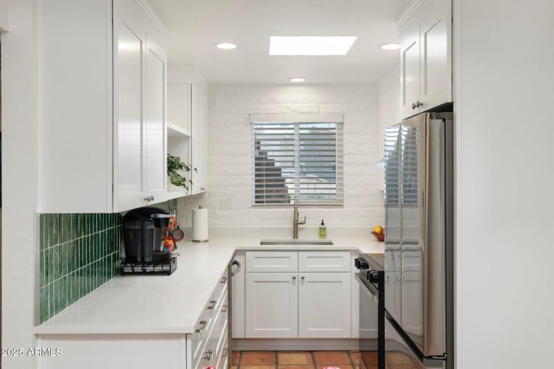 large-019602df-4de9-73cc-8ca9-dd3fc545d5