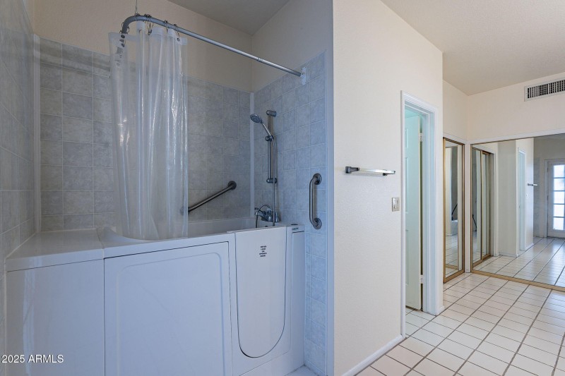 Setting Tub Owners Suite