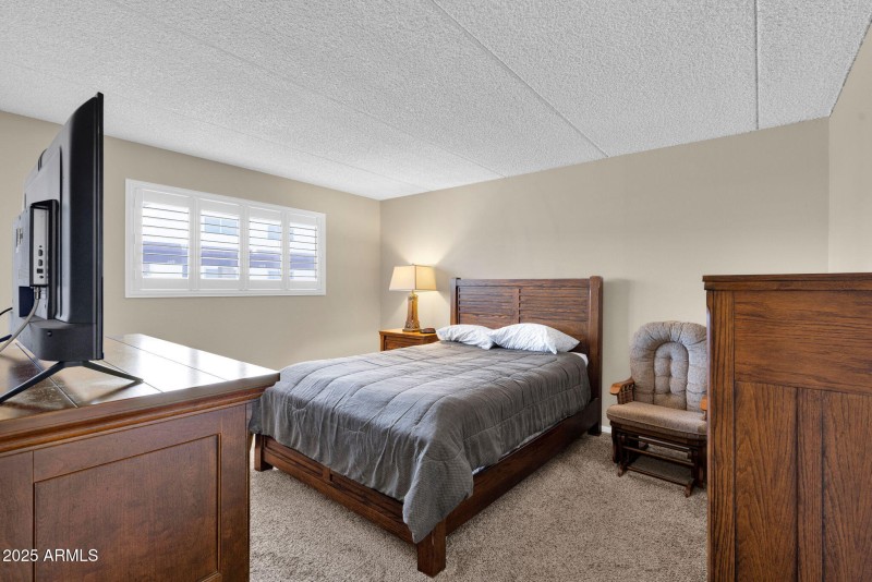 28-web-or-mls-240 Old Litchfield Rd 109