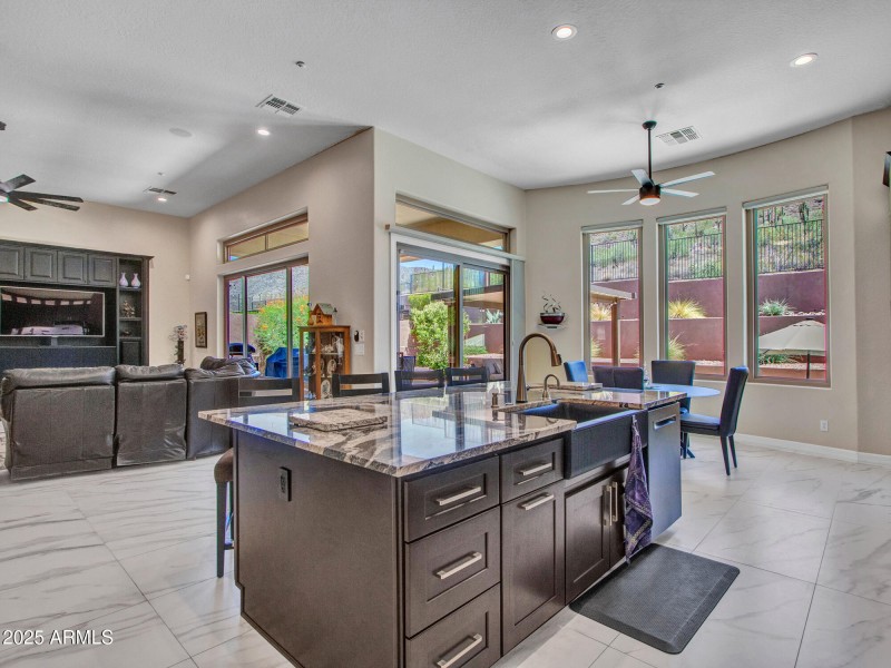 10-Kitchen-(1)