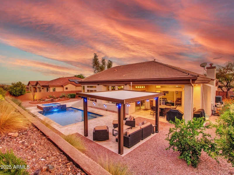 04-Backyard-(2)
