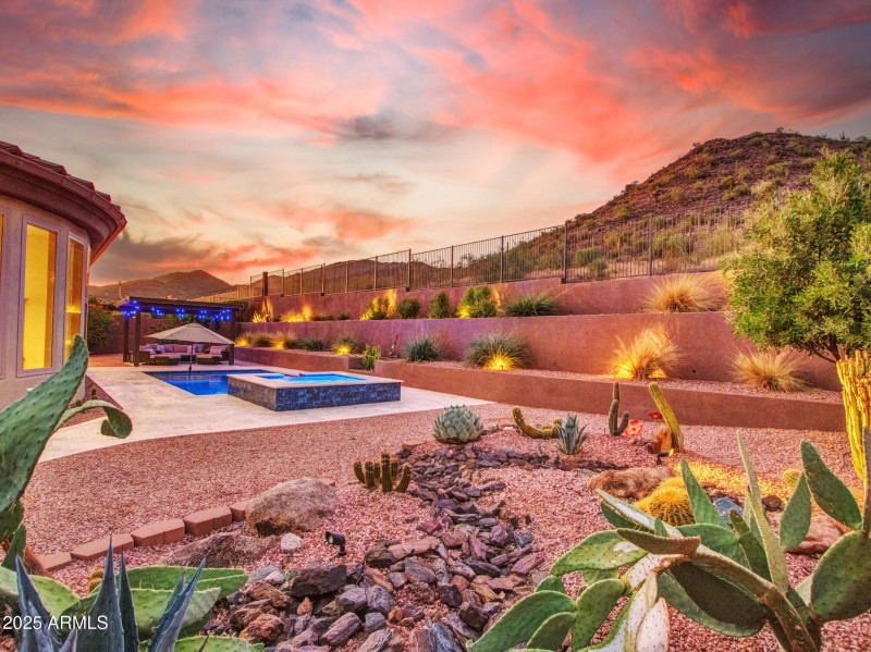 04-Backyard-(8)