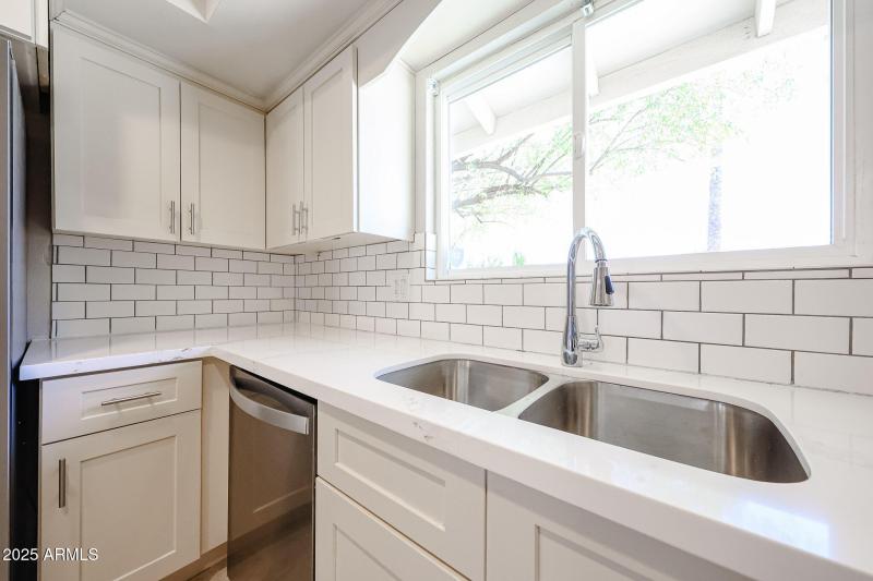 Light and bright kitchen