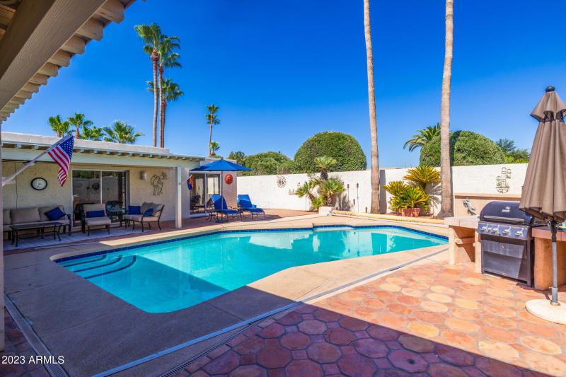 7270 E Loma Ln Entry to Pool