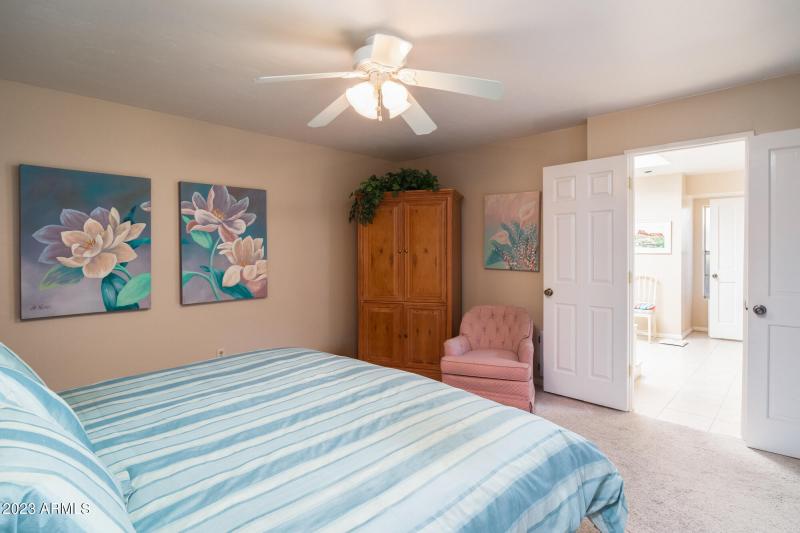 7270 E Loma Ln Master to Bath