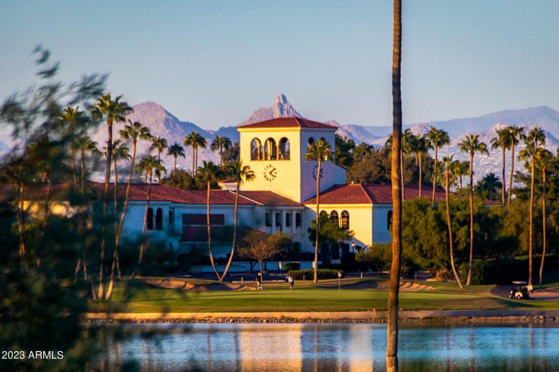 7270 E Loma Ln Mountains