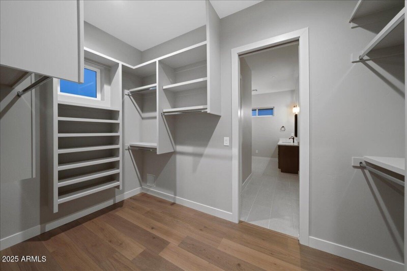 OWNERS WALK IN CLOSET