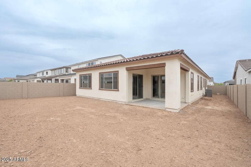 Tri Pointe Waterston Central 280 - Backy