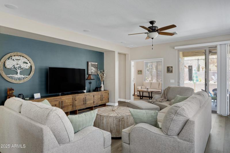 307 W Twin Peaks Pkwy-8