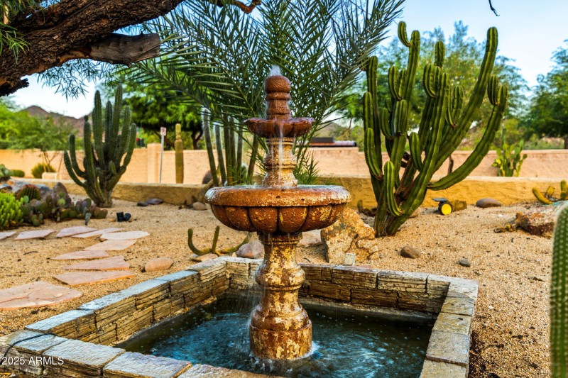 003_1522 E Northern Ave