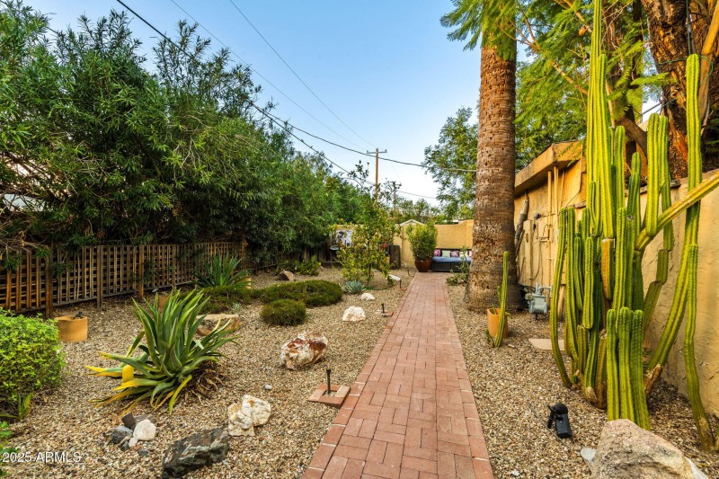 035_1522 E Northern Ave