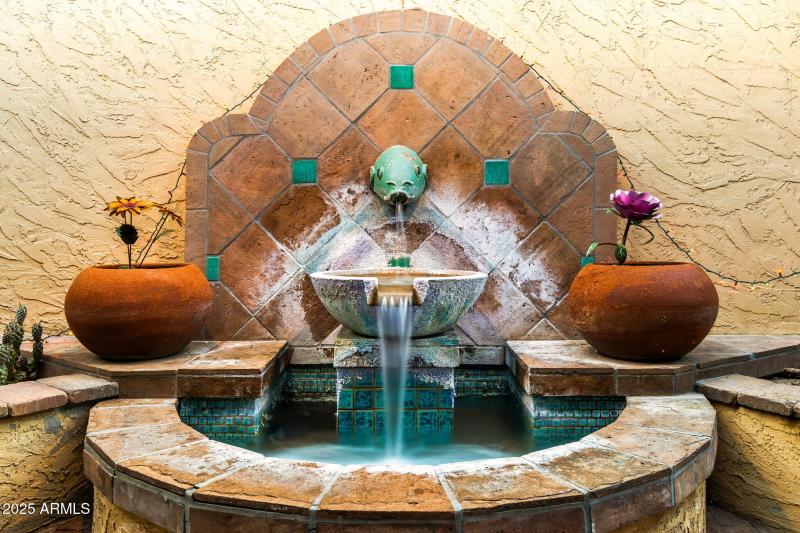 038_1522 E Northern Ave