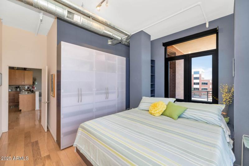 7301 E 3rd Ave-large-015-025-TOD4890-150