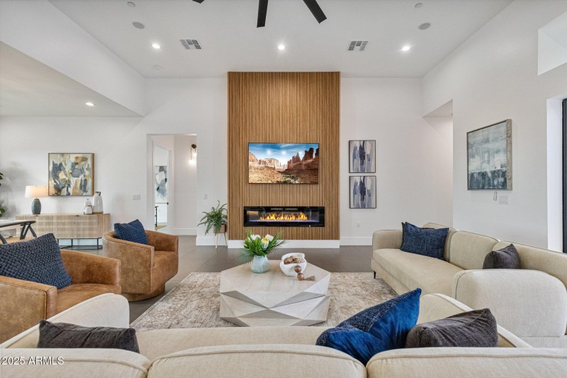 Gorgeous 13' Ceilings