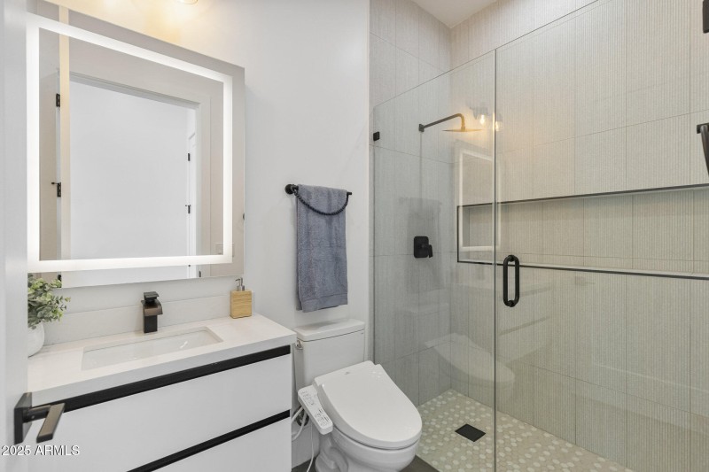 Guest Room 2 Ensuite Bath