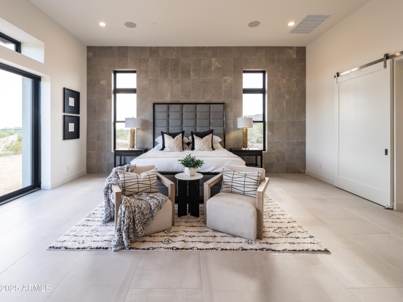 Primary Suite W Sitting Area