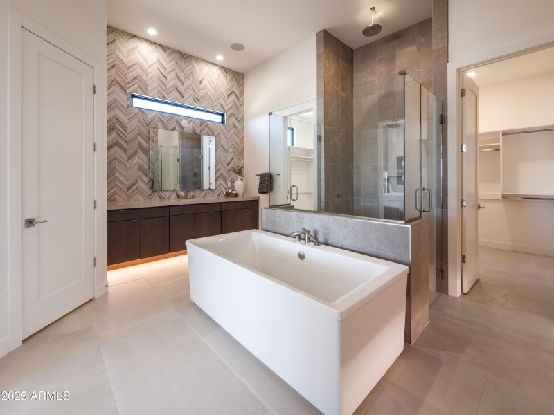 Black_Mountain_Homesite4_PrimaryBath_849