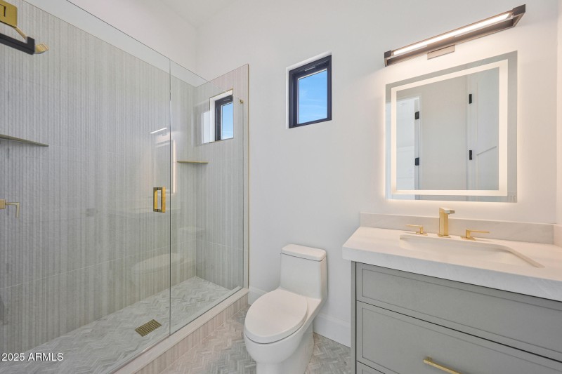 Guest Bathroom 3