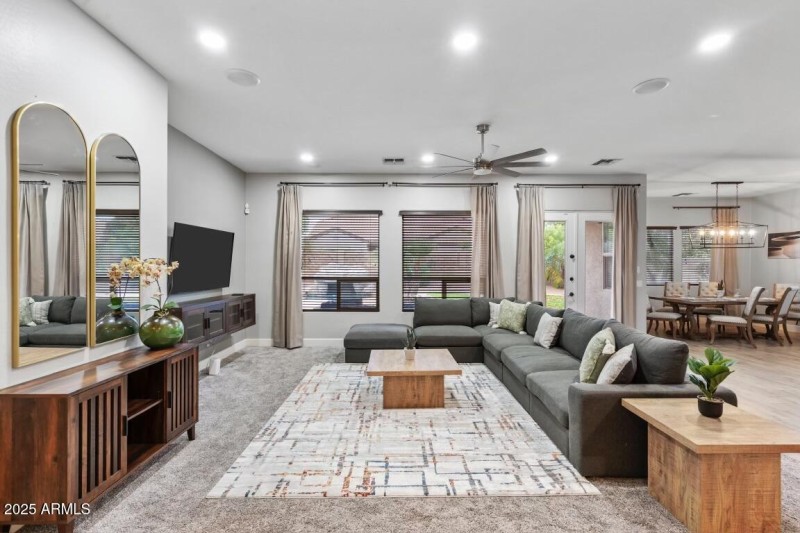 10 ft ceilings through-out