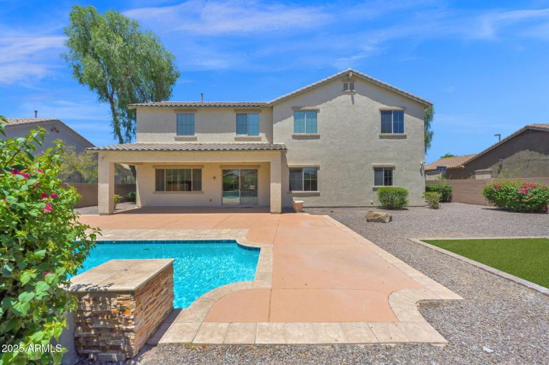 3047 Athena - 48Backyard